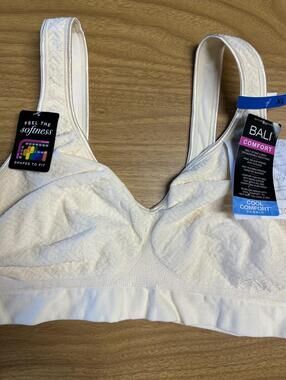 Bali Comfort Revolution Comfort Flex Fit Seamless 2-ply Wireless Bra (INT2)